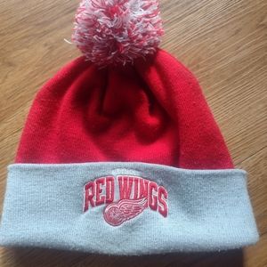Mitchell & Ness Red Wings pom Beanie